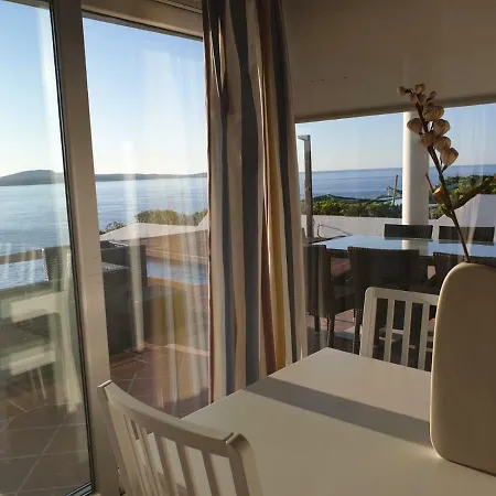 Des Artistes Luxury Vila